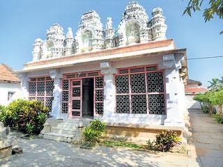 File:Dallina Vardamana Mahaveera Jain temple.jpg