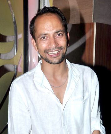 File:Deepak Dobriyal in 2013.jpg