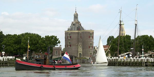 File:Enkhuizen - Drommedaris.jpg