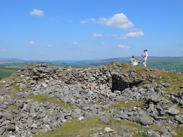 File:Geograph-1572703-Castell-Carndochan.jpg