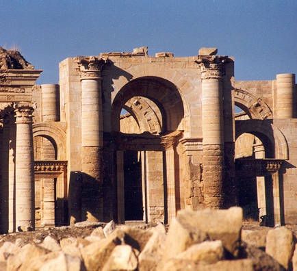 File:Hatra ruins cropped.jpg