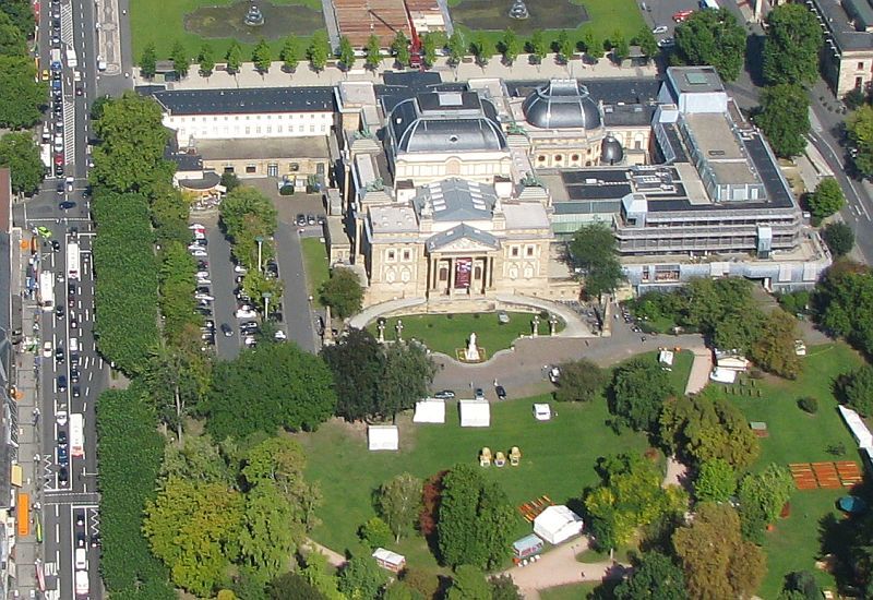 File:Luftbild Wiesbaden Hessisches Staatstheater IMG 0130.jpg