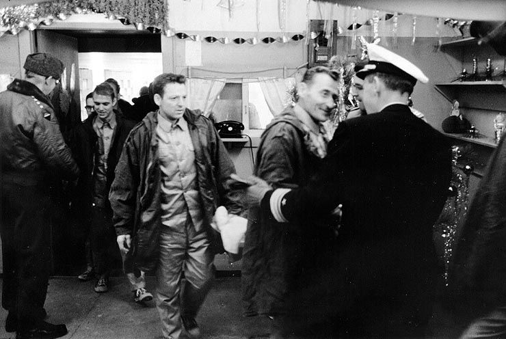 File:Repatriation of USS Pueblo Crew.jpg