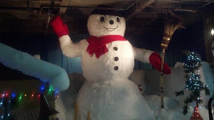 File:The Snowman Archie, Chapel Hill Mall.jpg