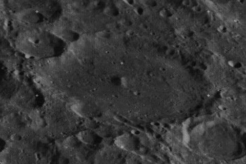 File:Van der Waals crater 3121 med.jpg