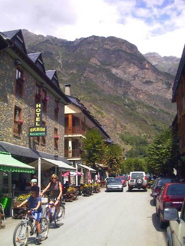 File:Benasque (Huesca).jpg