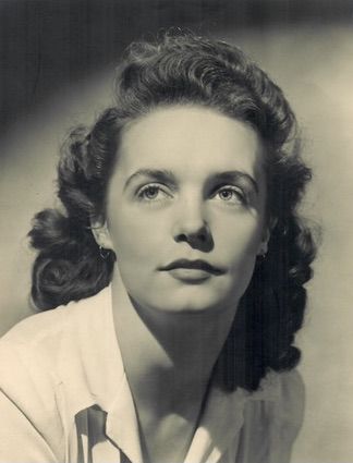 File:Joan Gadsdon, Australian ballet dancer, 1940s.jpg