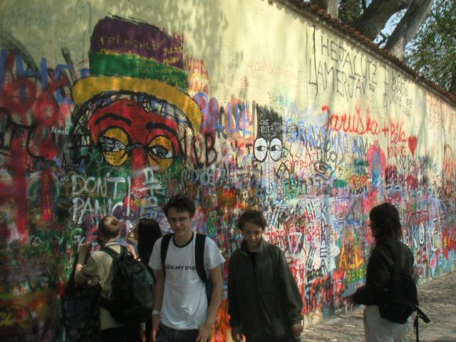 File:Lennonwall.jpg