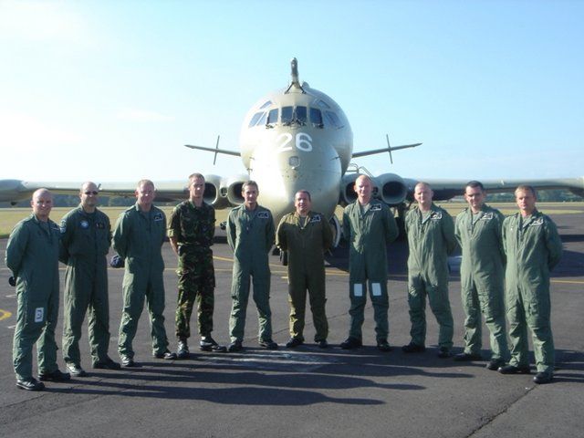 File:Nimrod Groundcrew.jpg