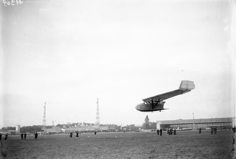 File:Bundesarchiv Bild 102-11369, Berlin-Tempelhof, Schwanzloses Flugzeug.jpg