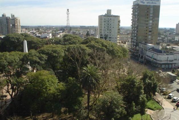 File:Concepcion del Uruguay plaza Ramirez.JPG