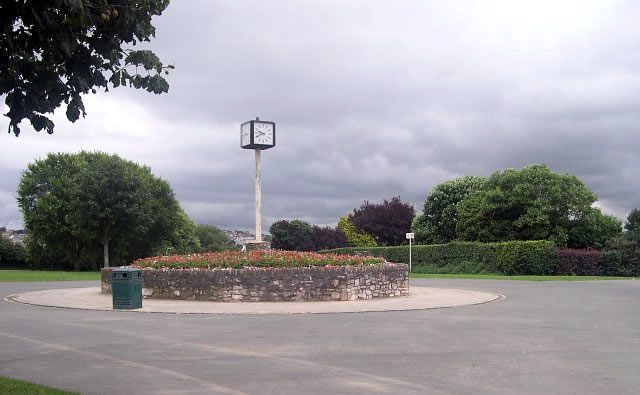 File:Floral Clock in Central Park, Plymouth.jpg