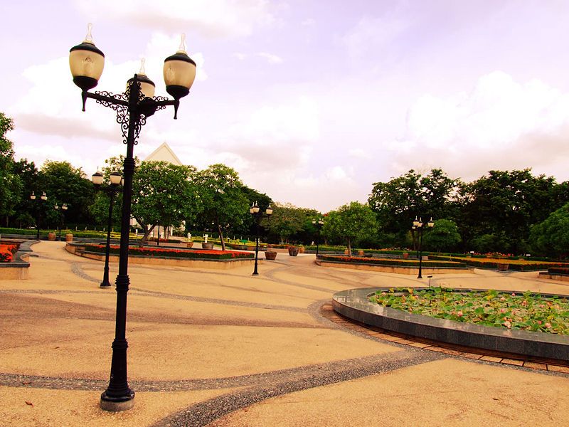 File:Place ParkQueenSirikit.jpg