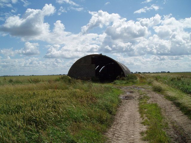 File:Romney Hut - geograph.org.uk - 487975.jpg