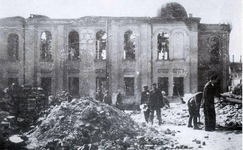 File:Synagogue Bialystok -1 -1941.jpg