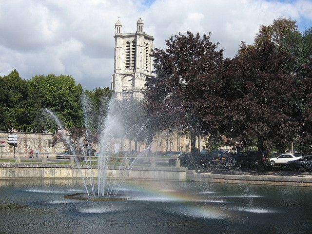 File:Troyes Fountain.jpg