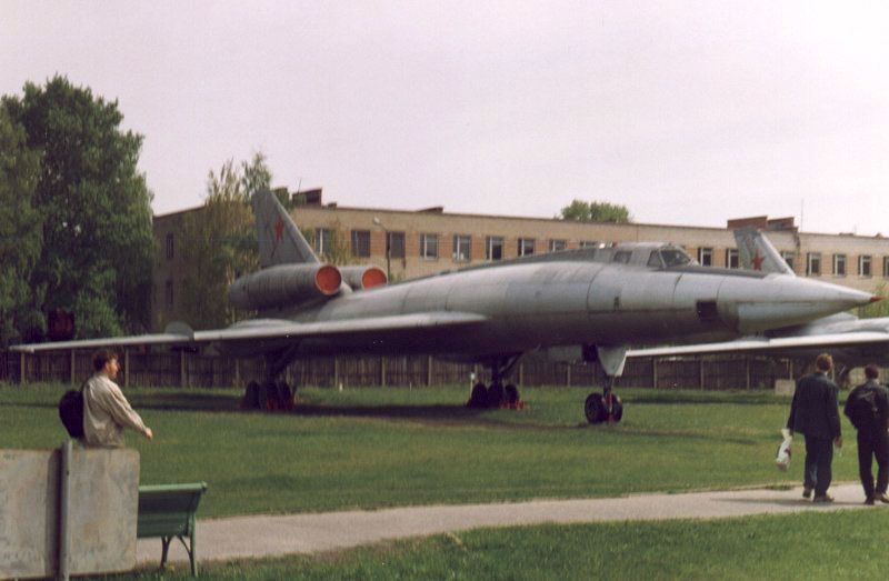 File:Tu-22.jpg