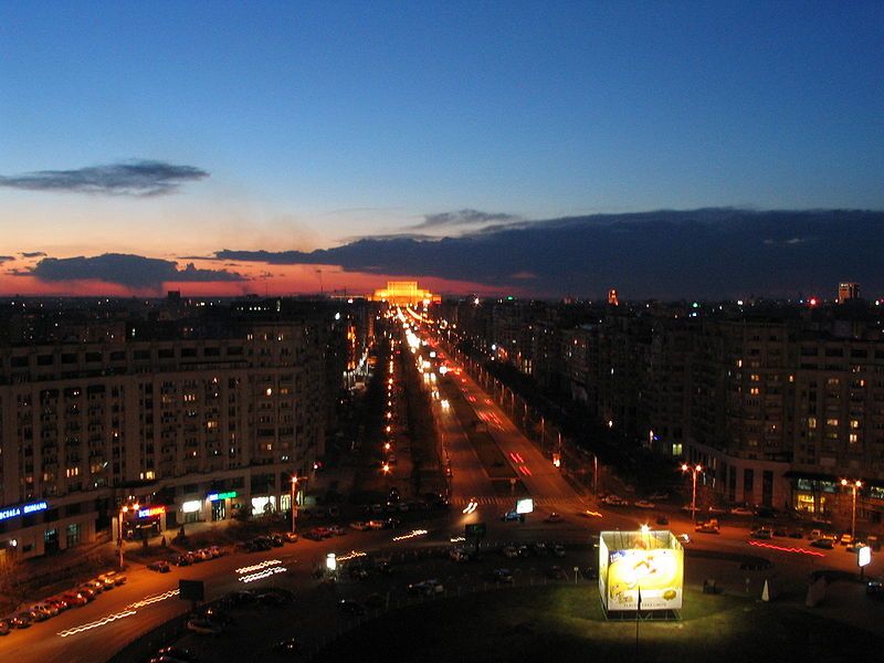 File:Unirii by night.jpg