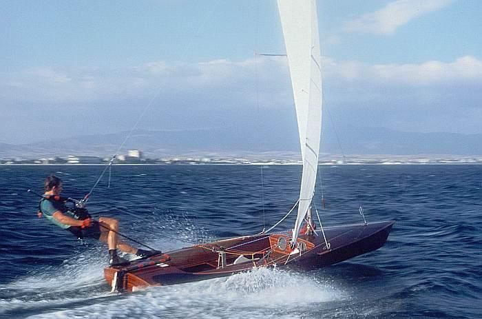 File:Contender sailing dinghy.jpg