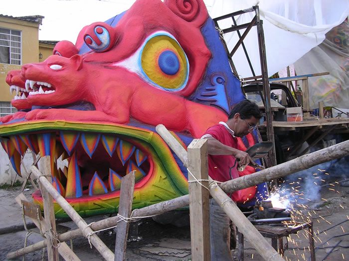 File:DETALLE TALLER LAPACHA CARNAVAL ROBERTO OTERO2006.jpg