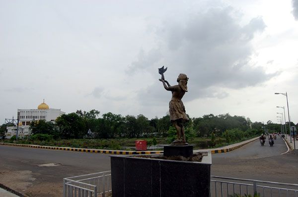 File:FREEDOM ( NANDED ) - panoramio.jpg