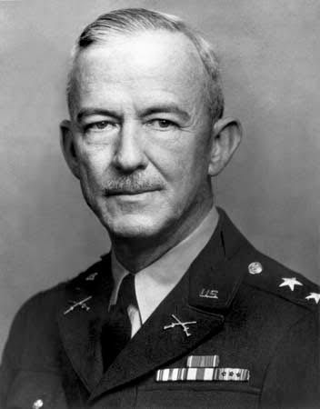 File:GeneralCourtneyHodges.jpg