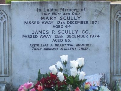 File:Jpskully's grave in tooting.jpg