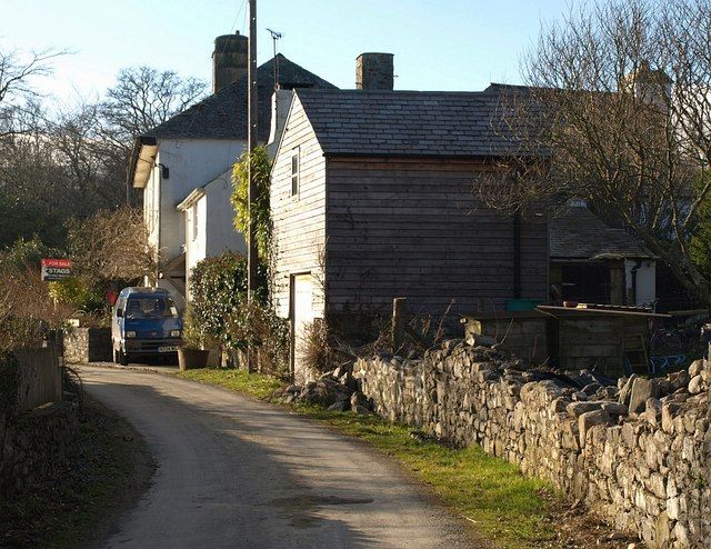 File:Lower Combe - geograph.org.uk - 1184129.jpg