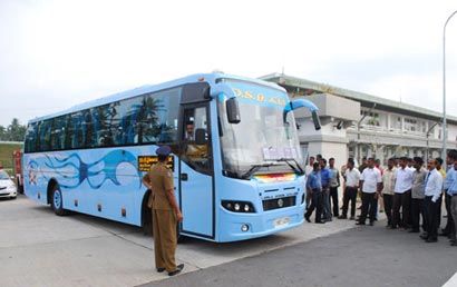 File:Luxury bus sri lanka.jpg