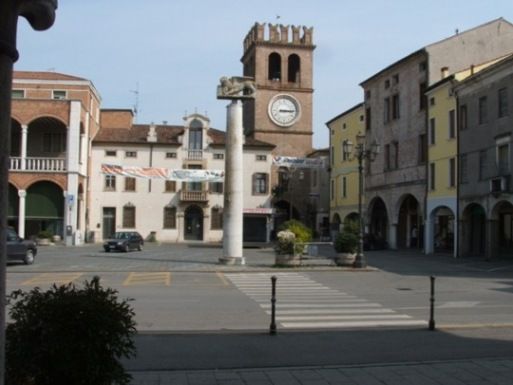 File:Piazza risorgimento.JPG