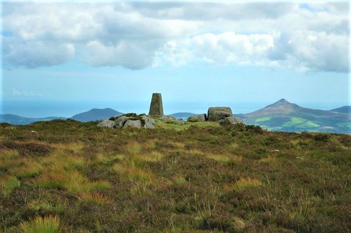 File:Summit of Prince William's Seat.jpg