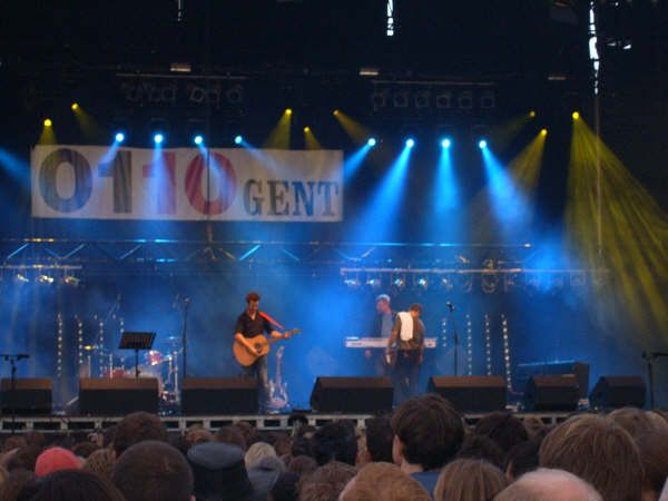 File:Wouter Deprez at 0110 concert Ghent.jpg