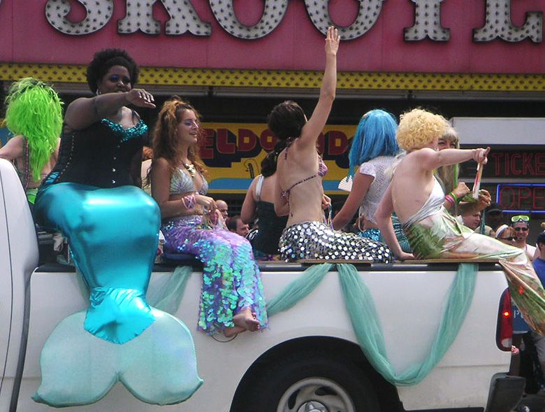 File:Mermaid parade 2004.jpg