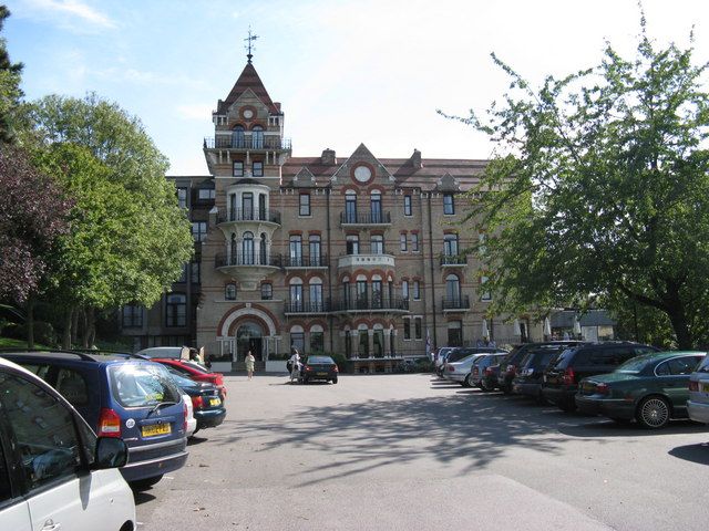 File:Petersham Hotel - geograph.org.uk - 974200.jpg