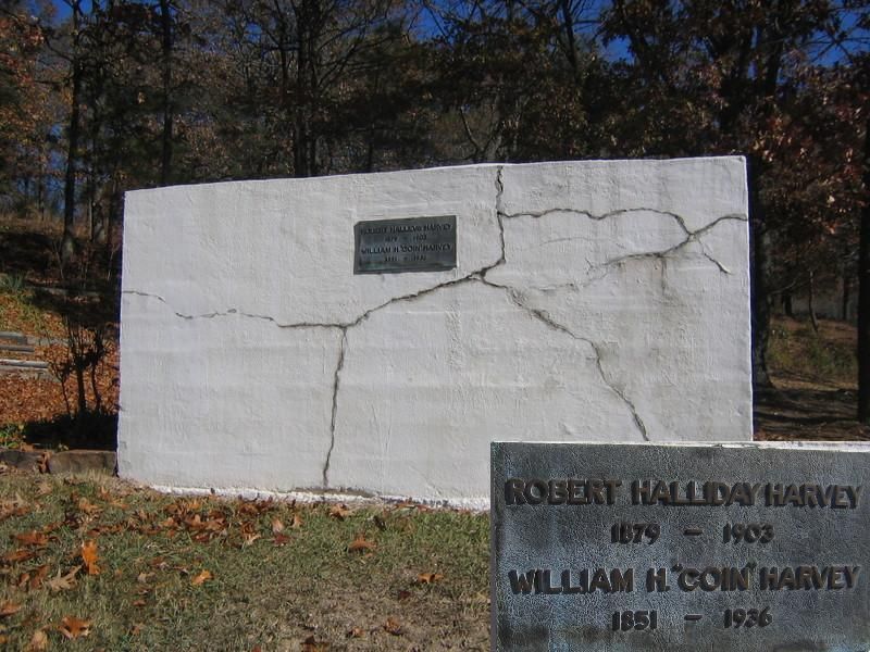 File:Tomb of William Hope Harvey.jpg