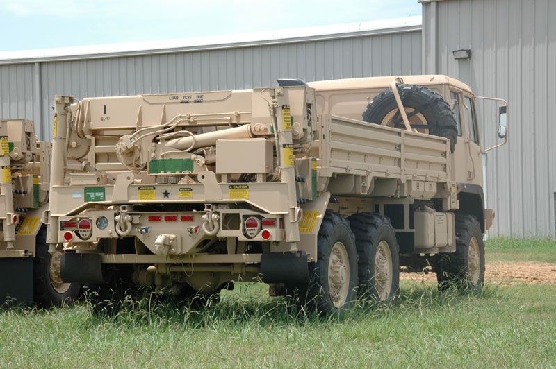 File:4)-Stewart-&-Stevenson-produced-M1084-A1R-MTV-Cargo-with-Crane-sml.jpg