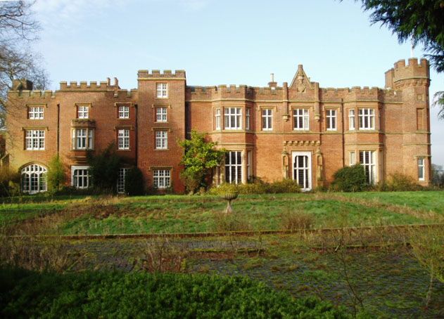 File:Danbury Palace - geograph.org.uk - 325890.jpg