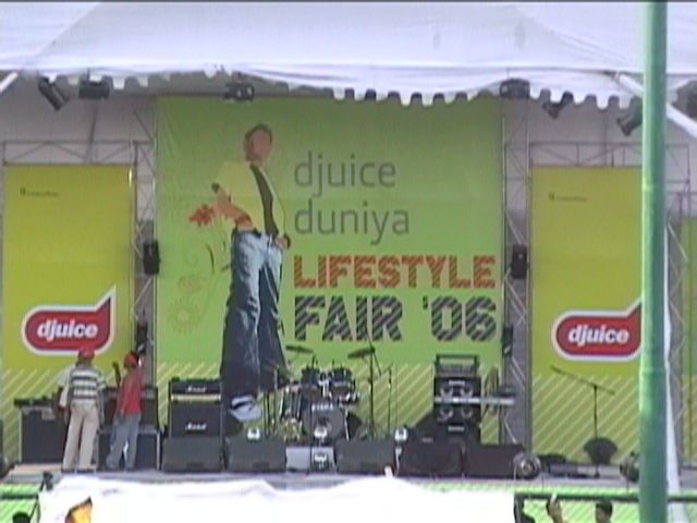 File:Djuice Lifestyle Fair Concert.JPG