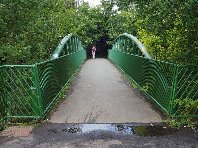 File:Footbridge over the River Mersey (geograph 6594618).jpg