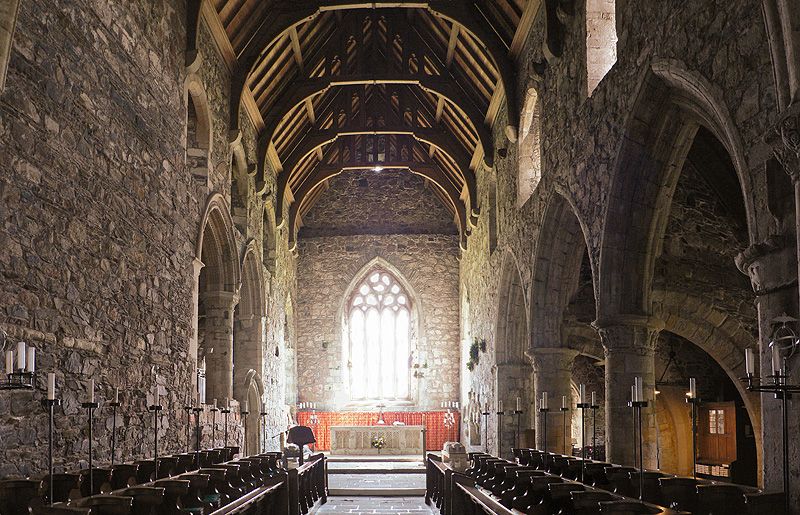 File:Iona Abbey. Church.jpg