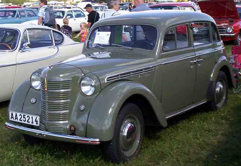 File:Moskvitch 4-Door Sedan.jpg