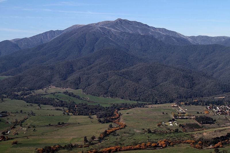 File:Mt Bogong, Vic, jjron, 09.05.2013.jpg