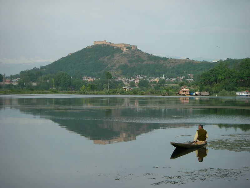 File:Nagin Lake (Srinagar).jpg