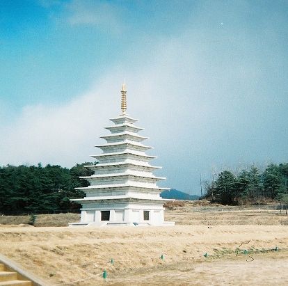 File:Temple Miruksa.jpg