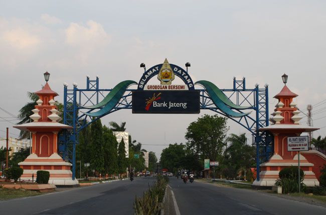 File:Tugu selamat datang Purwodadi JATENG.jpg