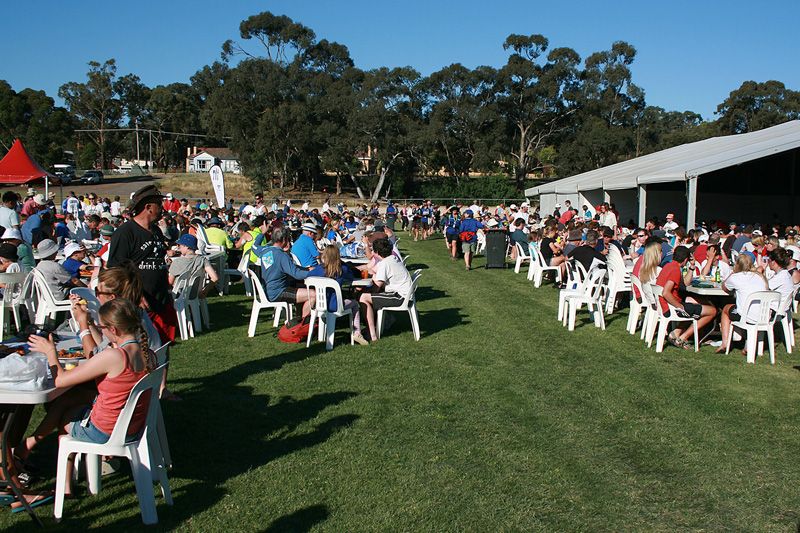 File:GVBR Teatime at Wedderburn, Vic, jjron, 2.12.2011.jpg