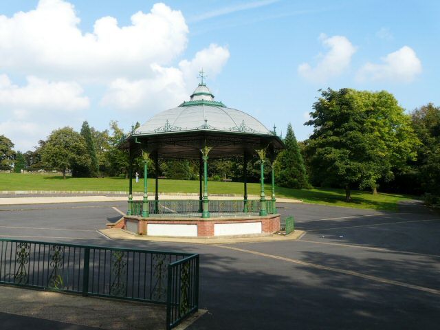 File:Hyde Bandstand - geograph.org.uk - 967776.jpg