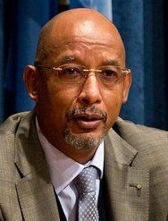 File:Ibrahim-assane-mayaki-nepad-press-brefing-2011-10-07.jpg