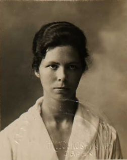 File:Lilian May Miller passport photo 1918.jpg