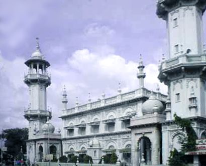 File:Mumbai-mosque-cleaned.jpg